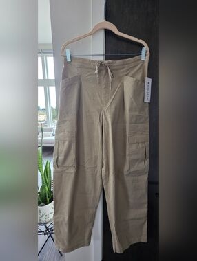 Athleta Endeavor Relaxed Pants Size Medium NWT